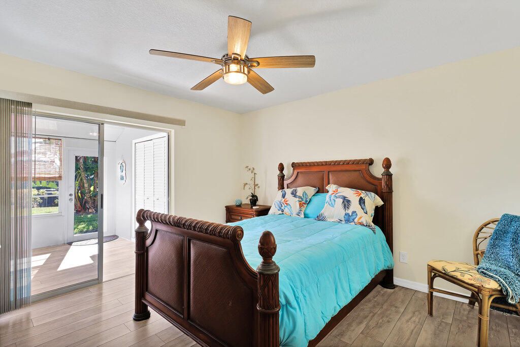 For Sale: $215,900 (2 beds, 2 baths, 1200 Square Feet)