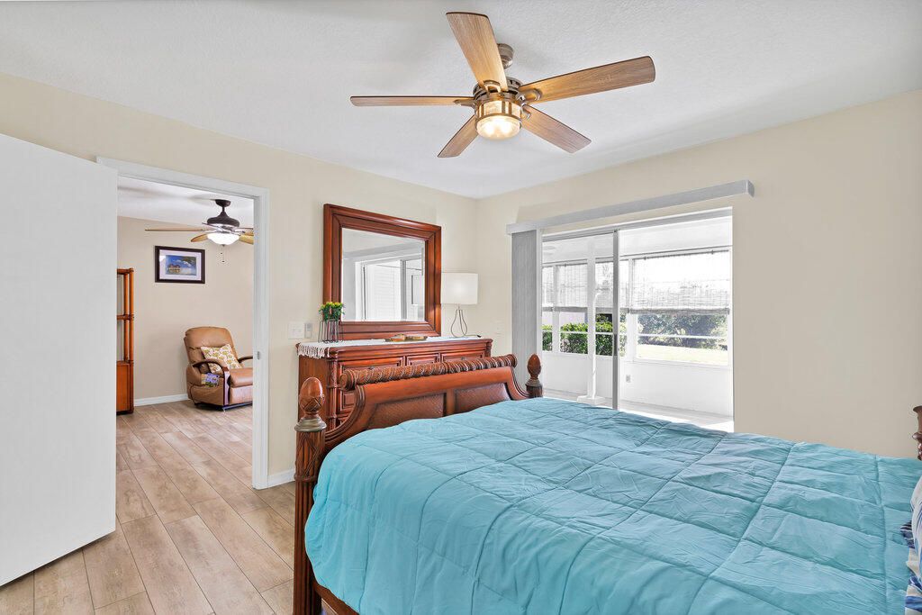 For Sale: $215,900 (2 beds, 2 baths, 1200 Square Feet)