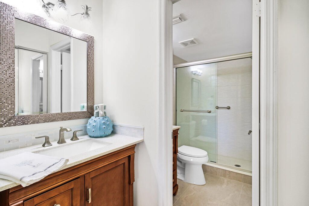 For Sale: $215,900 (2 beds, 2 baths, 1200 Square Feet)