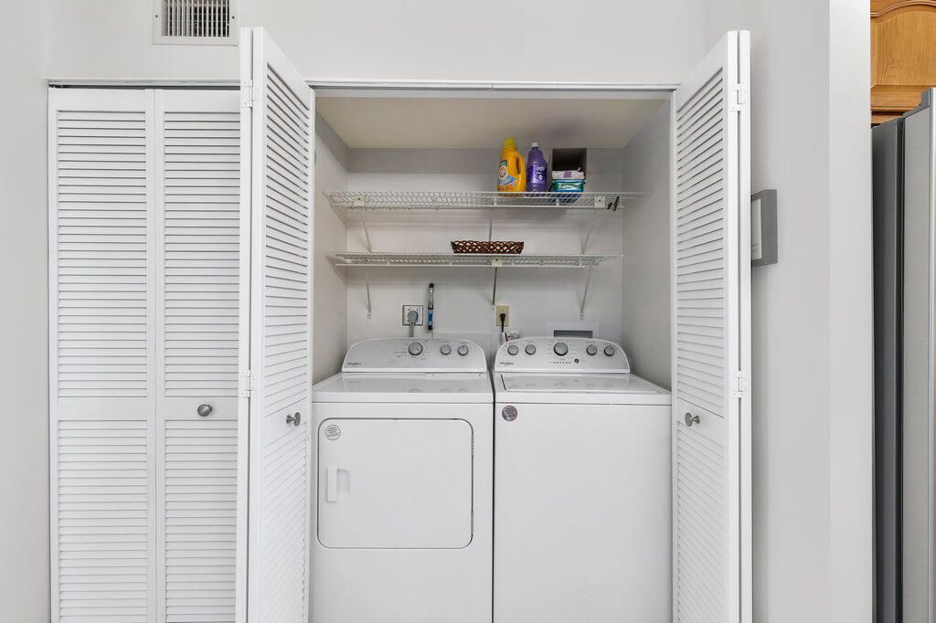 For Sale: $215,900 (2 beds, 2 baths, 1200 Square Feet)