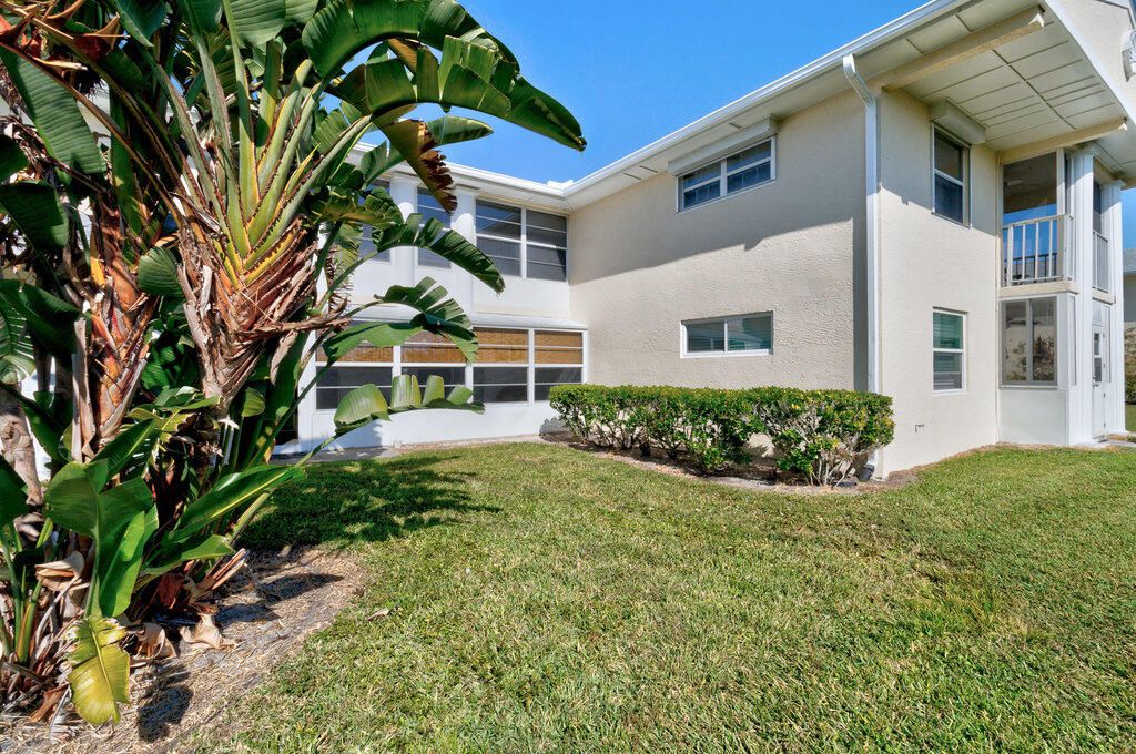 For Sale: $215,900 (2 beds, 2 baths, 1200 Square Feet)