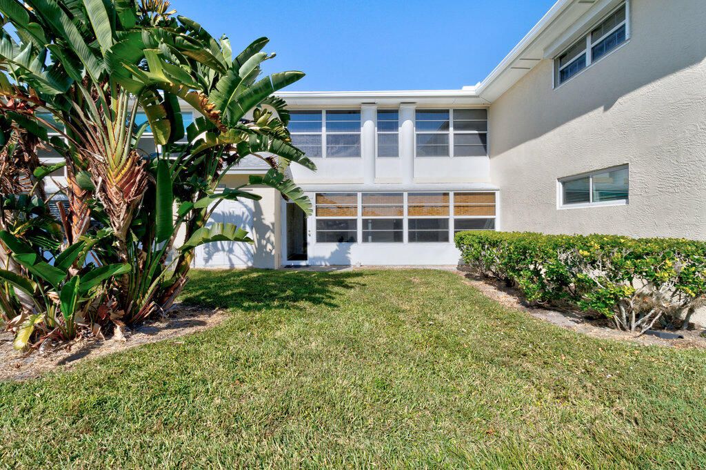 For Sale: $215,900 (2 beds, 2 baths, 1200 Square Feet)