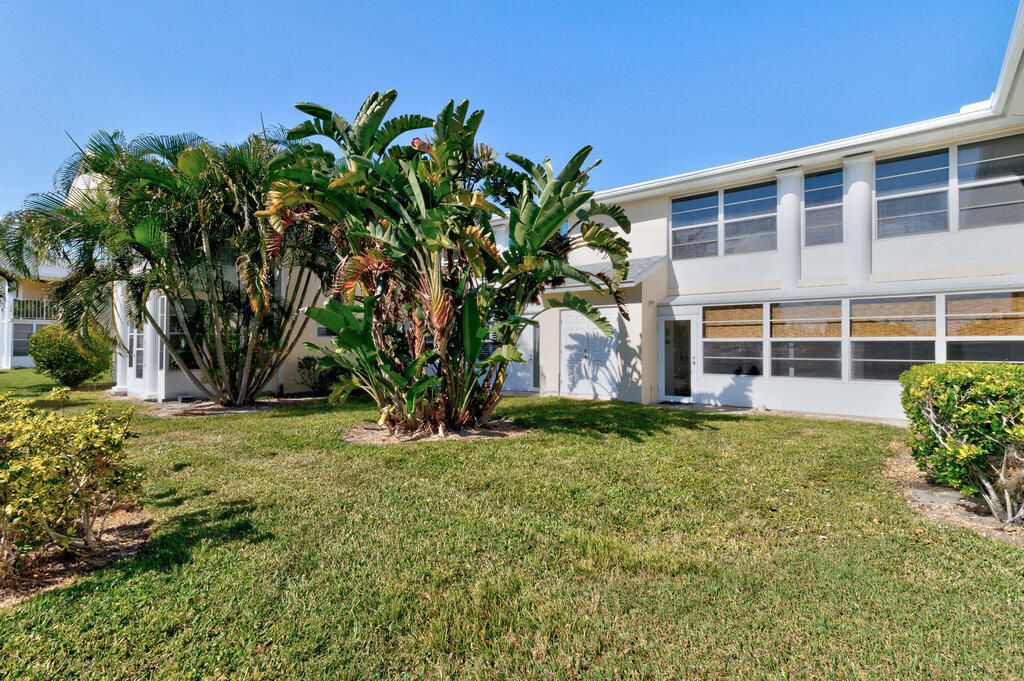 For Sale: $215,900 (2 beds, 2 baths, 1200 Square Feet)