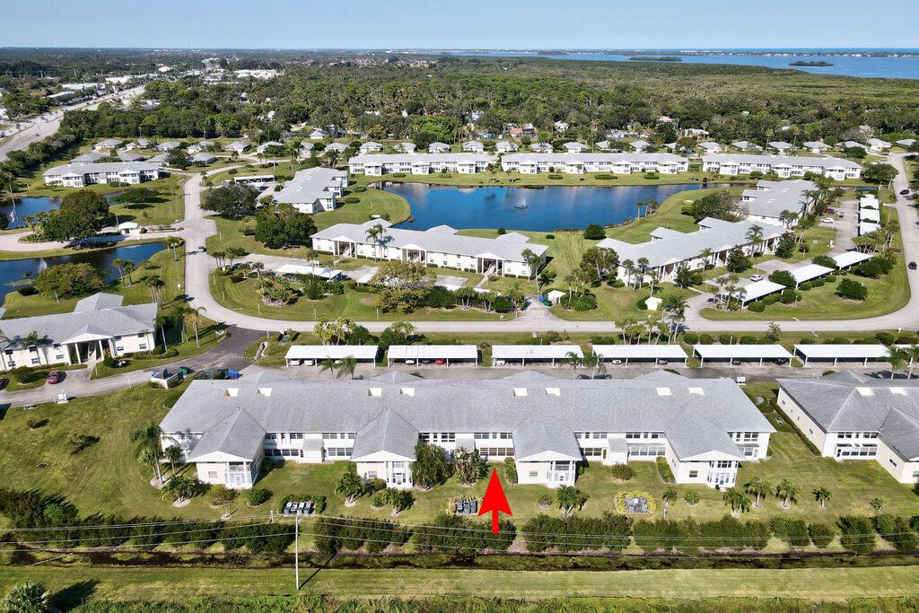 For Sale: $215,900 (2 beds, 2 baths, 1200 Square Feet)