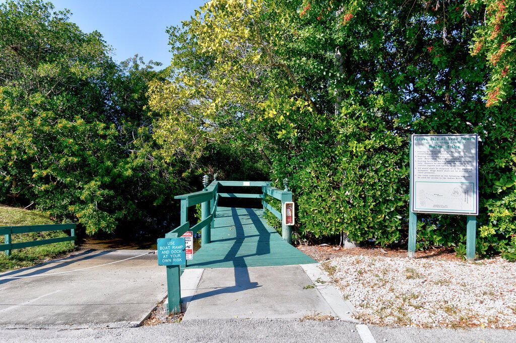 For Sale: $215,900 (2 beds, 2 baths, 1200 Square Feet)