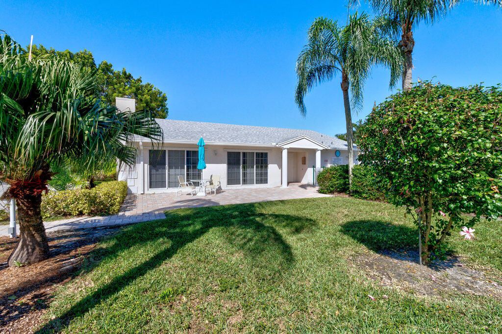 For Sale: $215,900 (2 beds, 2 baths, 1200 Square Feet)