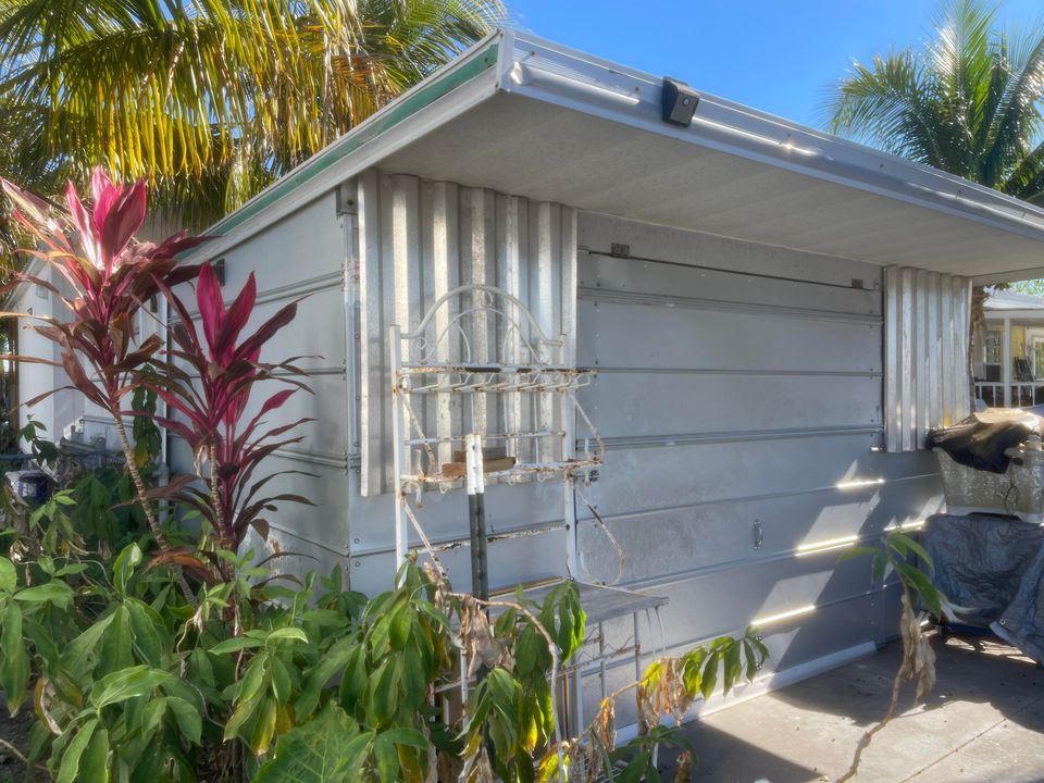 For Sale: $279,900 (2 beds, 2 baths, 1577 Square Feet)