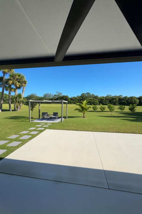 For Rent: $2,900 (4 beds, 2 baths, 2059 Square Feet)