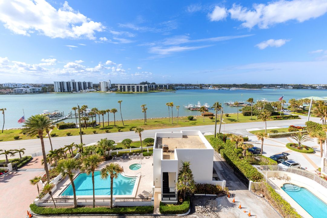 For Sale: $2,399,950 (3 beds, 2 baths, 2554 Square Feet)