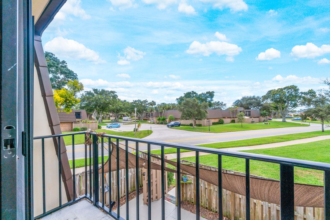 For Rent: $2,700 (2 beds, 2 baths, 1236 Square Feet)