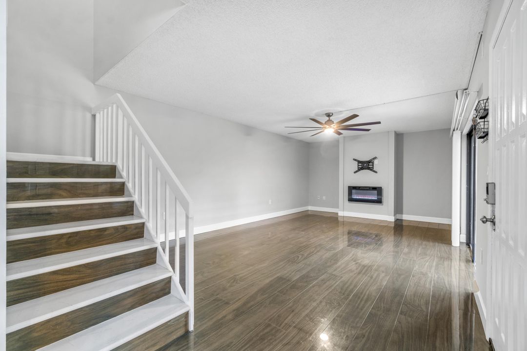 For Rent: $2,700 (2 beds, 2 baths, 1236 Square Feet)