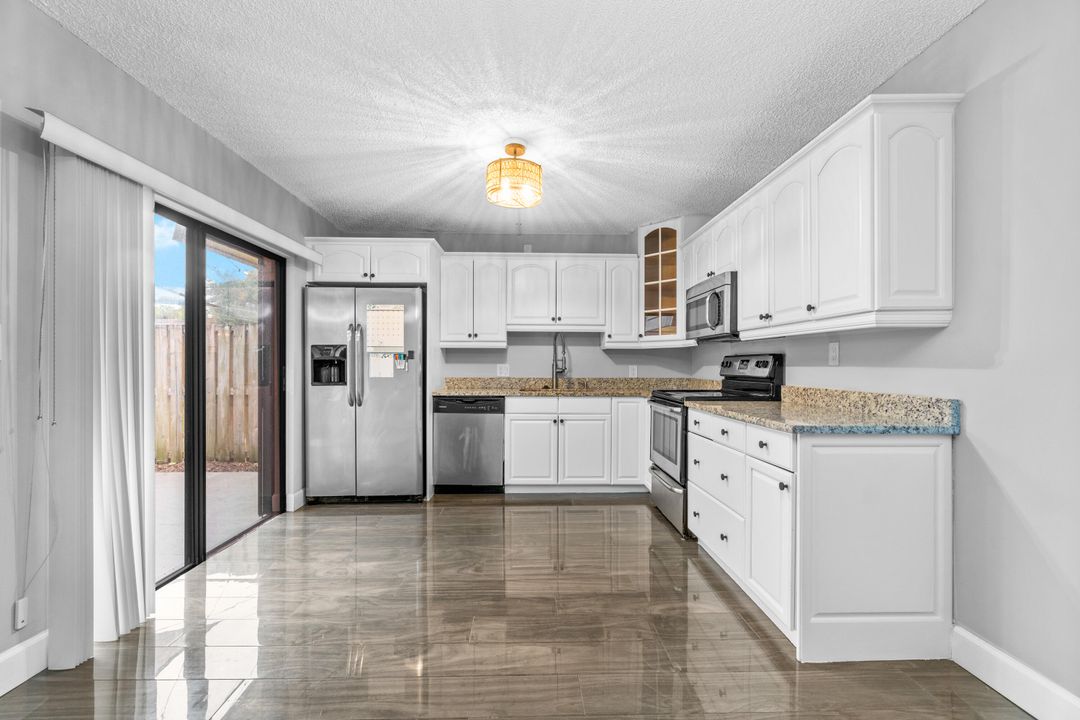 For Rent: $2,700 (2 beds, 2 baths, 1236 Square Feet)