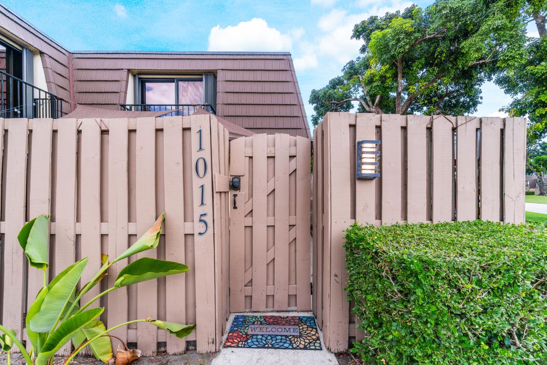 For Rent: $2,700 (2 beds, 2 baths, 1236 Square Feet)