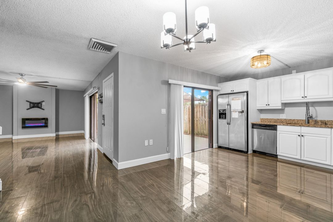 For Rent: $2,700 (2 beds, 2 baths, 1236 Square Feet)