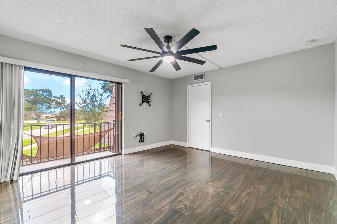 For Rent: $2,700 (2 beds, 2 baths, 1236 Square Feet)