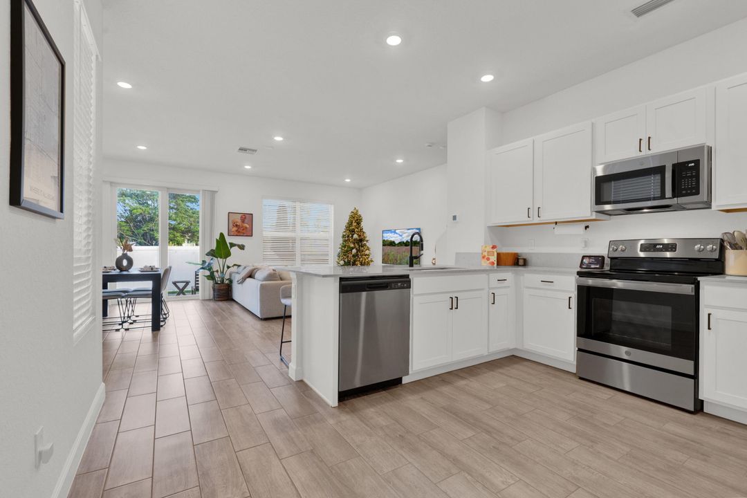 待售: $565,000 (4 贝兹, 2 浴室, 1750 平方英尺)