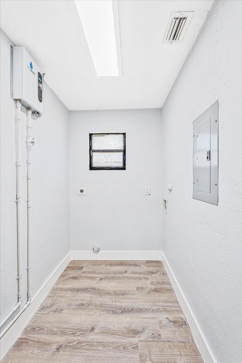 For Sale: $529,000 (3 beds, 2 baths, 1392 Square Feet)