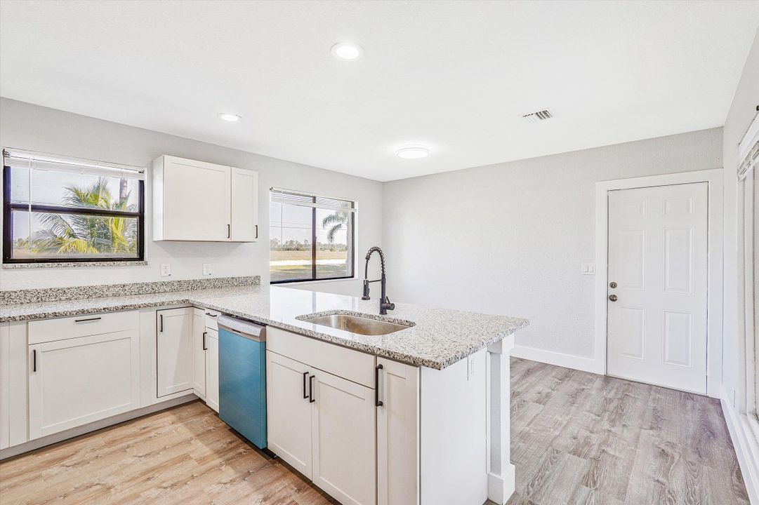 For Sale: $529,000 (3 beds, 2 baths, 1392 Square Feet)