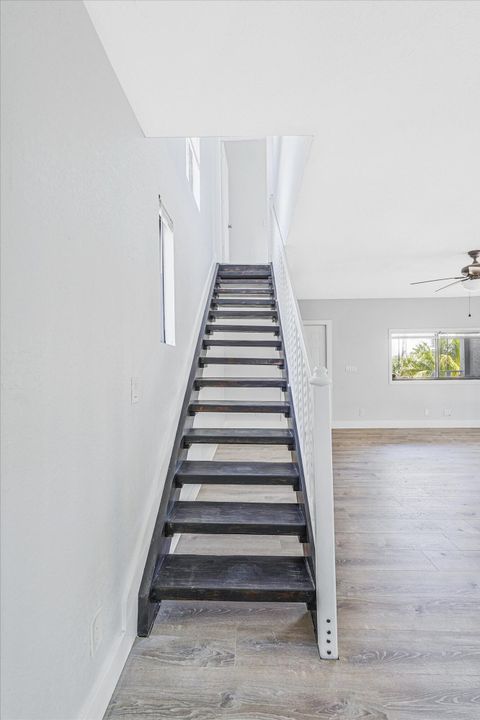 For Sale: $529,000 (3 beds, 2 baths, 1392 Square Feet)