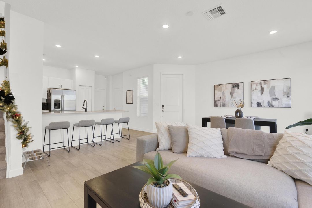 待售: $565,000 (4 贝兹, 2 浴室, 1750 平方英尺)