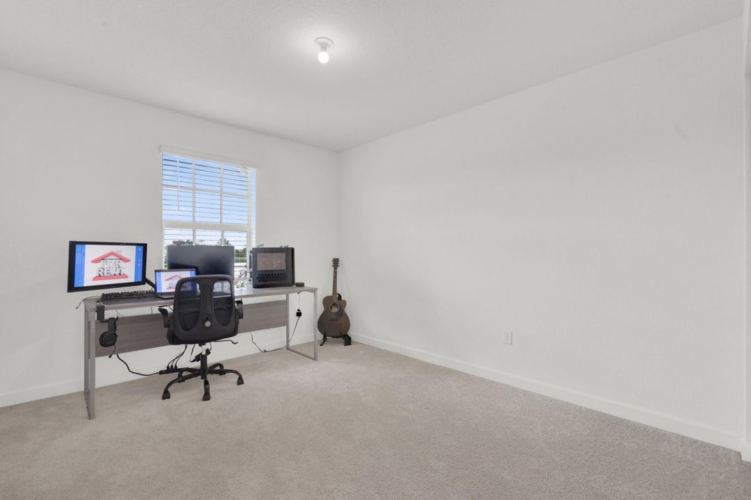 待售: $565,000 (4 贝兹, 2 浴室, 1750 平方英尺)