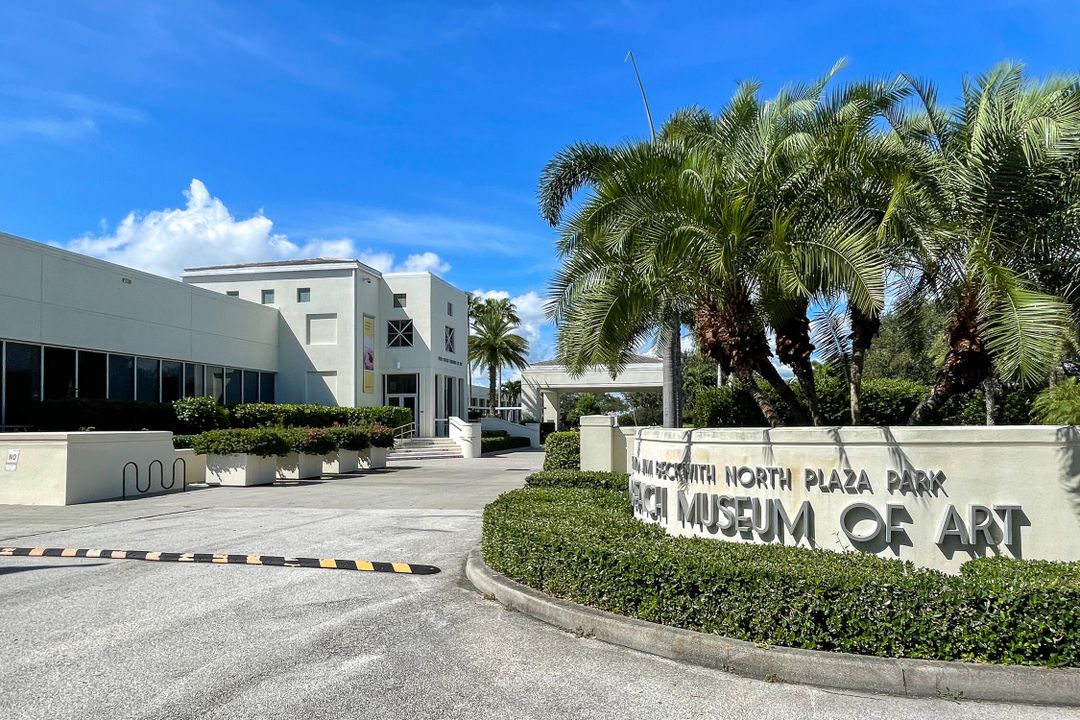 For Sale: $215,900 (2 beds, 2 baths, 1200 Square Feet)