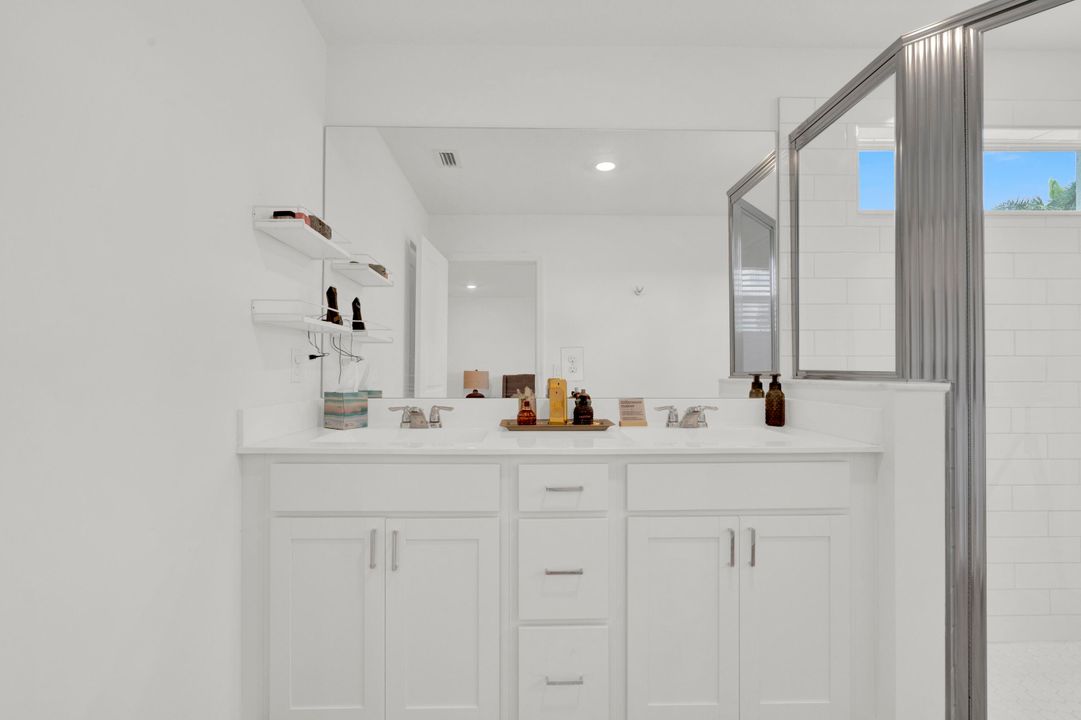 待售: $565,000 (4 贝兹, 2 浴室, 1750 平方英尺)