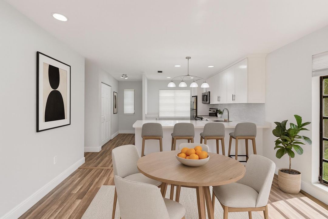 For Sale: $299,000 (2 beds, 2 baths, 1216 Square Feet)