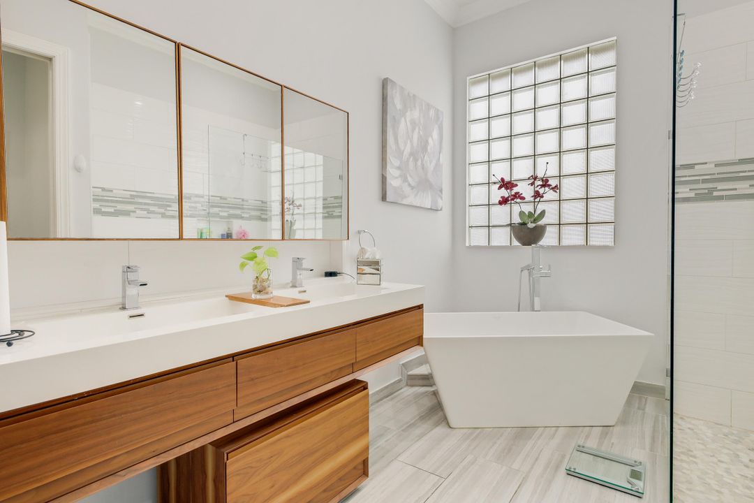 For Rent: $5,500 (3 beds, 2 baths, 2240 Square Feet)