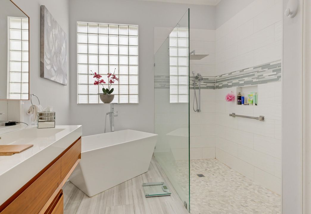 For Rent: $5,500 (3 beds, 2 baths, 2240 Square Feet)