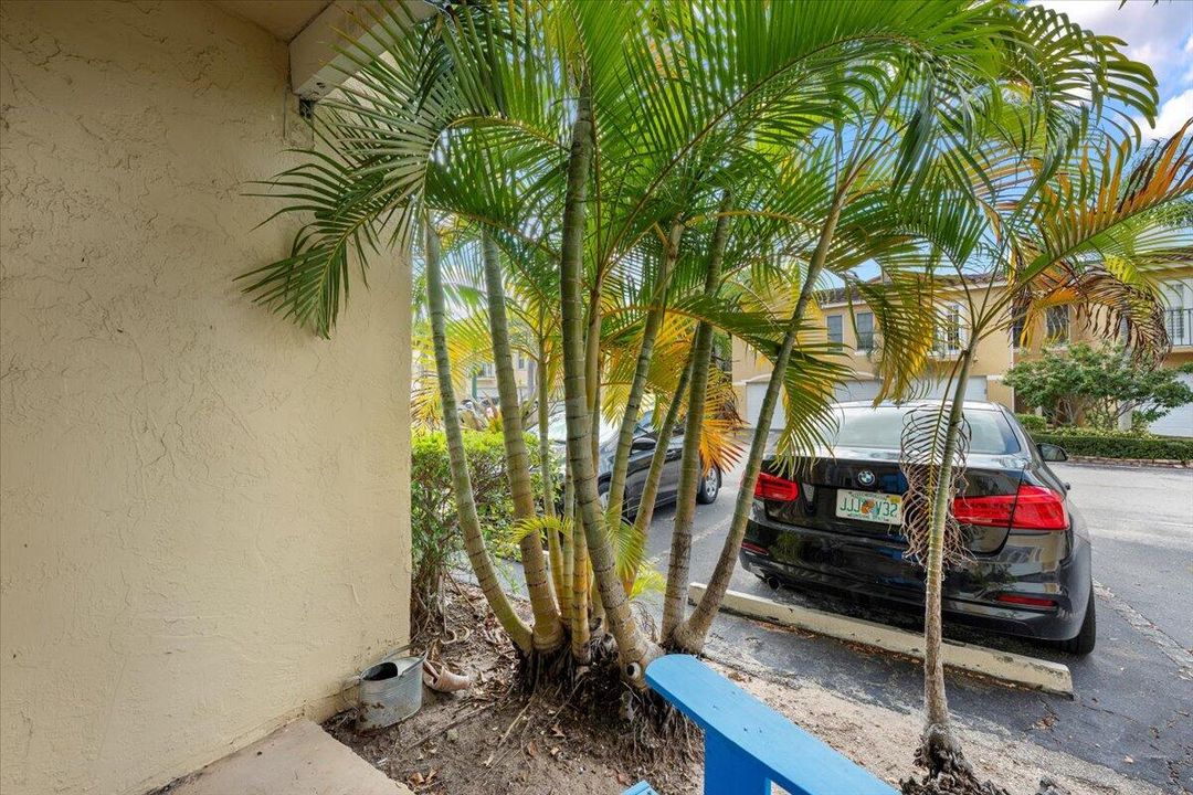 待售: $320,000 (2 贝兹, 2 浴室, 1111 平方英尺)