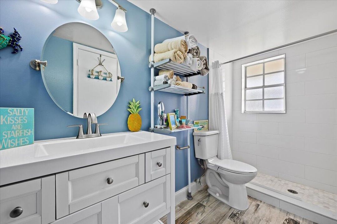 待售: $320,000 (2 贝兹, 2 浴室, 1111 平方英尺)