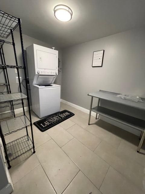 出租: $1,700 (1 贝兹, 1 浴室, 560 平方英尺)