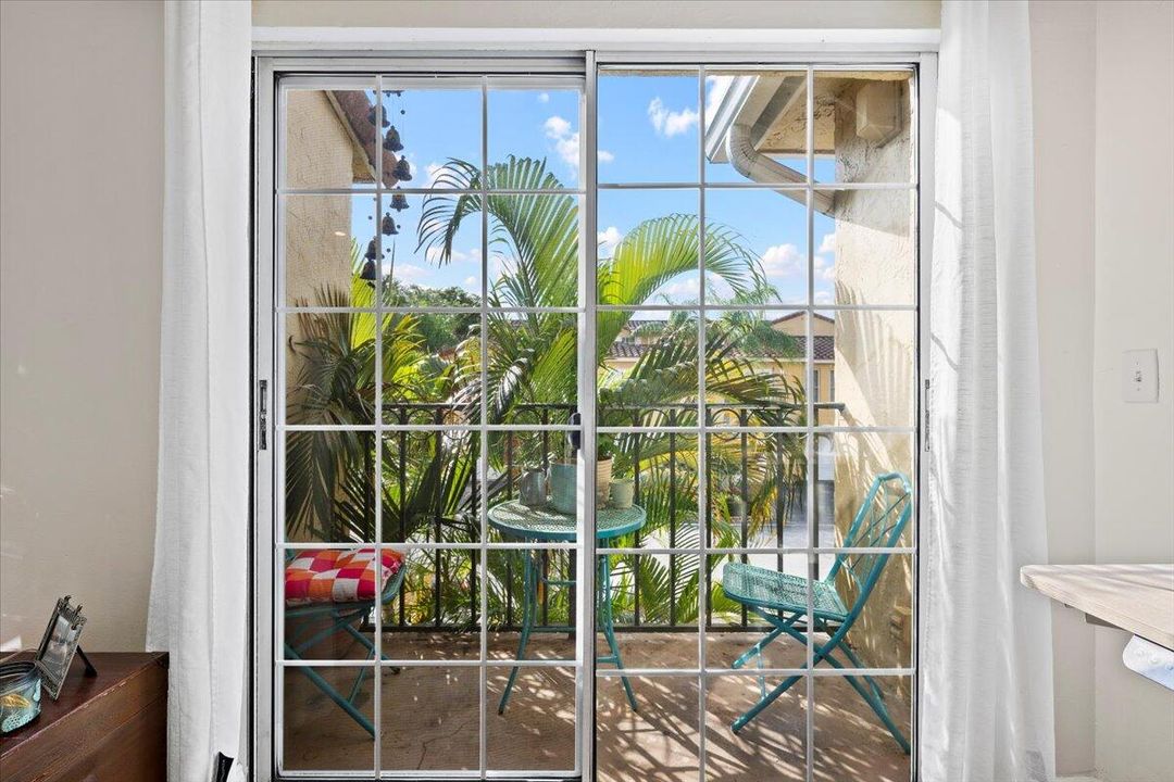 待售: $320,000 (2 贝兹, 2 浴室, 1111 平方英尺)