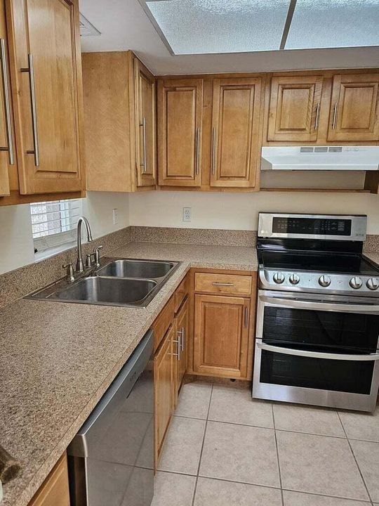 For Rent: $1,800 (2 beds, 2 baths, 782 Square Feet)