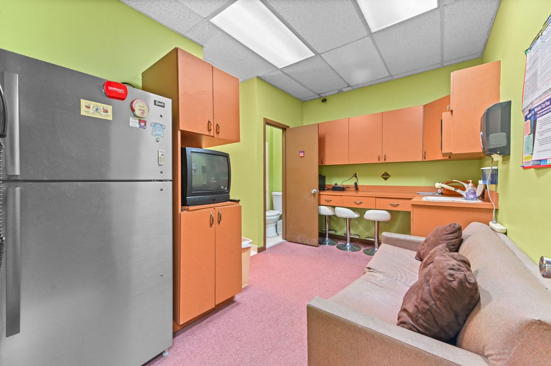 En Venta: $399,900 (0 camas, 0 baños, 1418 Pies cuadrados)