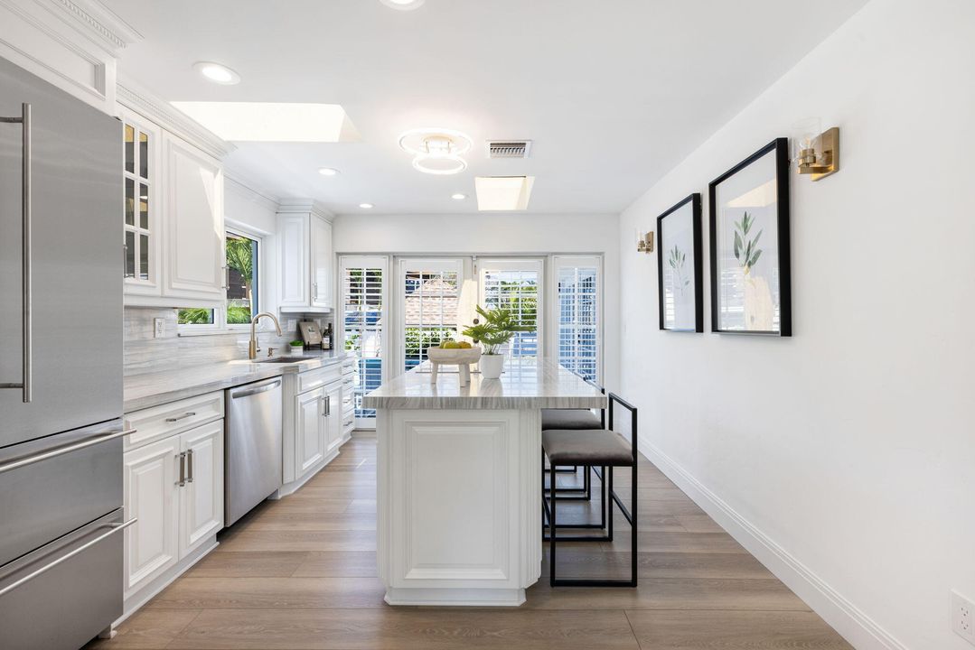 En Venta: $2,100,000 (5 camas, 3 baños, 2454 Pies cuadrados)