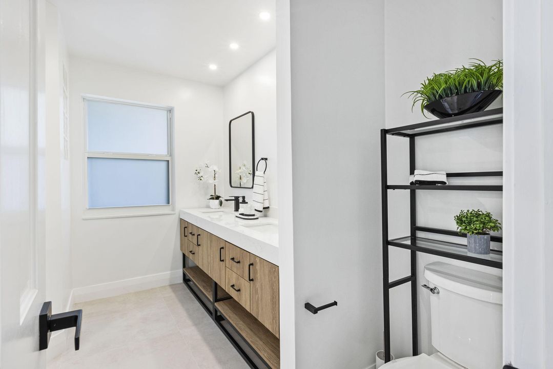 En Venta: $2,100,000 (5 camas, 3 baños, 2454 Pies cuadrados)