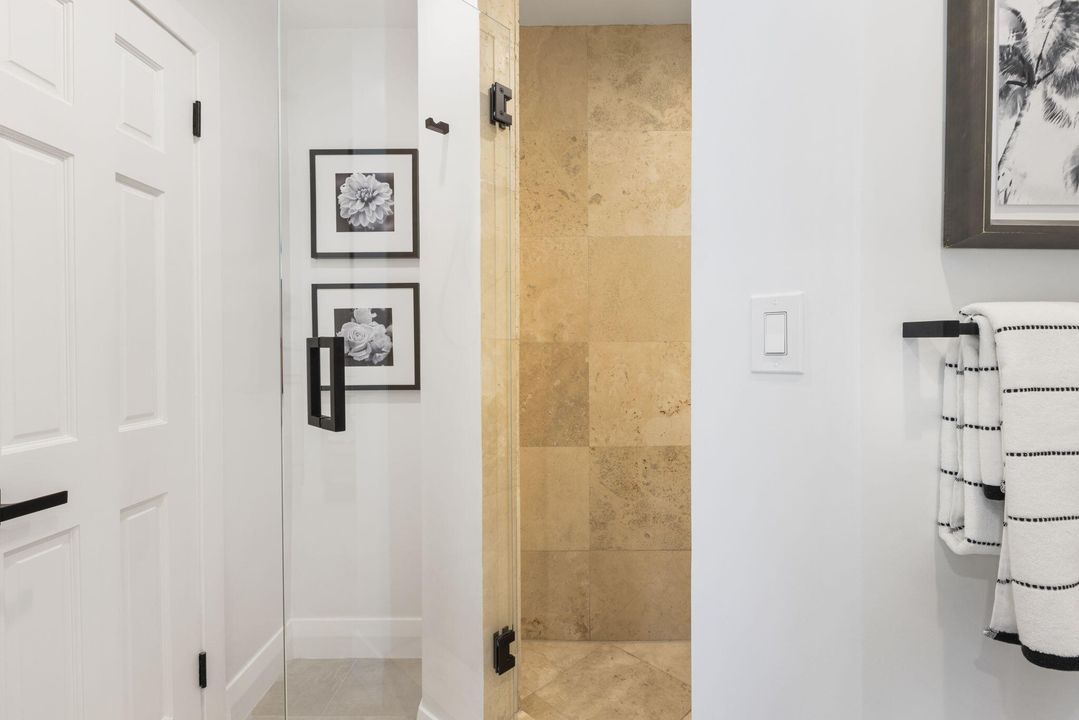 En Venta: $2,100,000 (5 camas, 3 baños, 2454 Pies cuadrados)