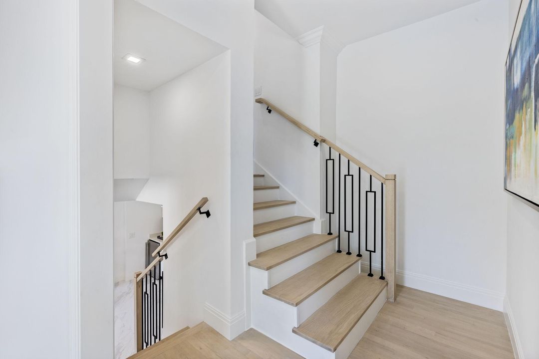 En Venta: $2,100,000 (5 camas, 3 baños, 2454 Pies cuadrados)