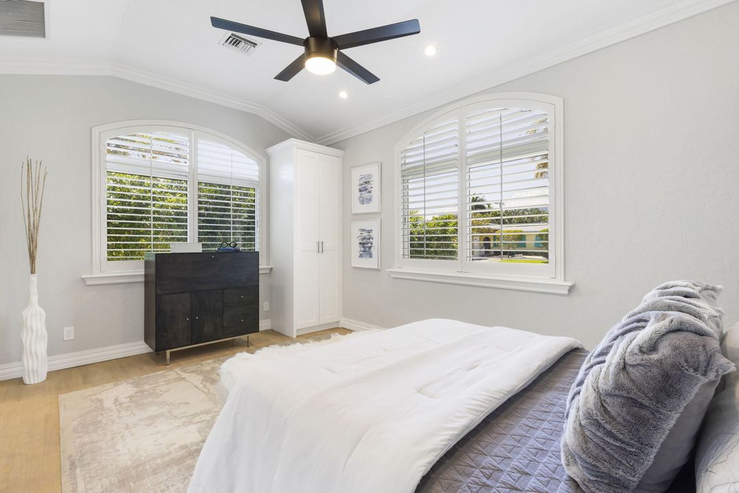 En Venta: $2,100,000 (5 camas, 3 baños, 2454 Pies cuadrados)