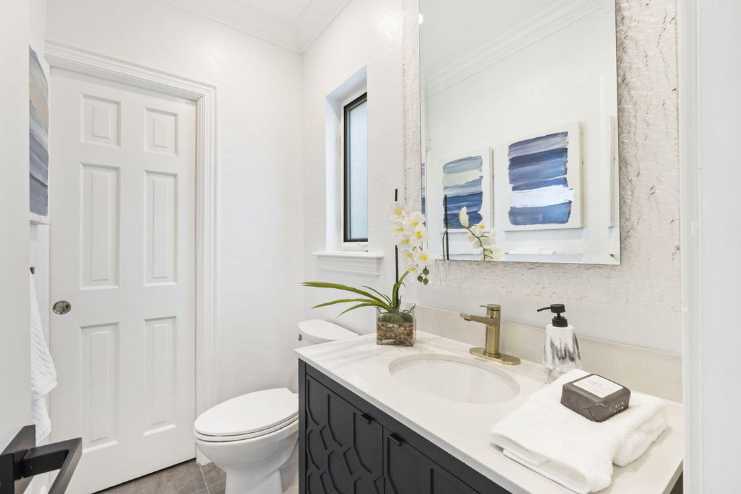 En Venta: $2,100,000 (5 camas, 3 baños, 2454 Pies cuadrados)