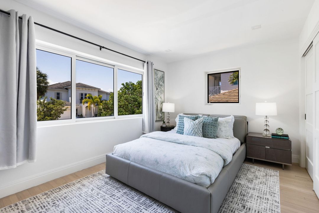 En Venta: $2,100,000 (5 camas, 3 baños, 2454 Pies cuadrados)