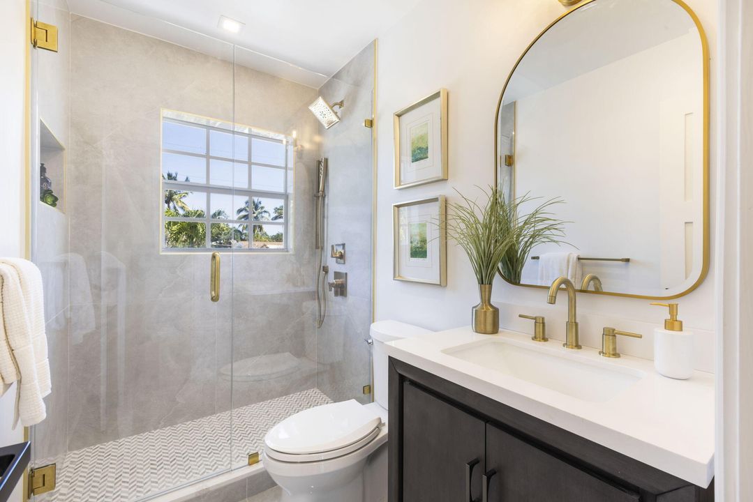 En Venta: $2,100,000 (5 camas, 3 baños, 2454 Pies cuadrados)