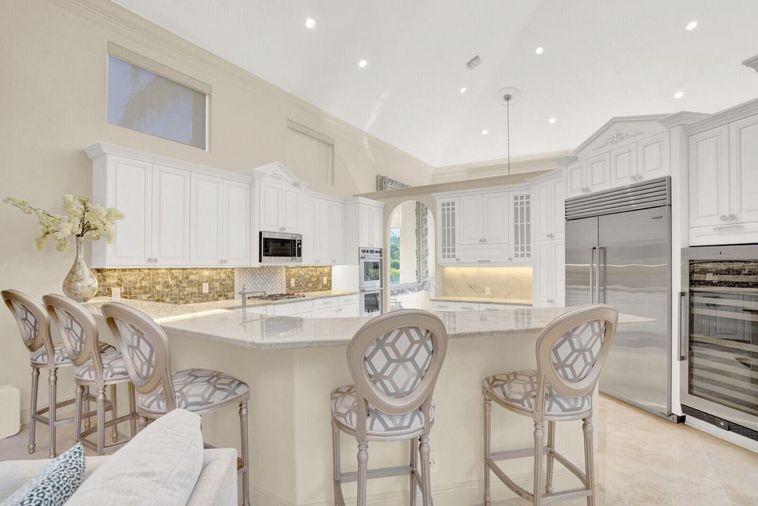 For Sale: $2,150,000 (5 beds, 4 baths, 4062 Square Feet)