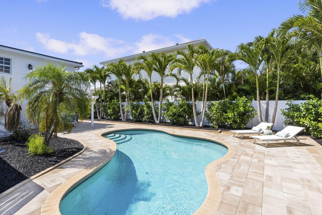 En Venta: $2,100,000 (5 camas, 3 baños, 2454 Pies cuadrados)