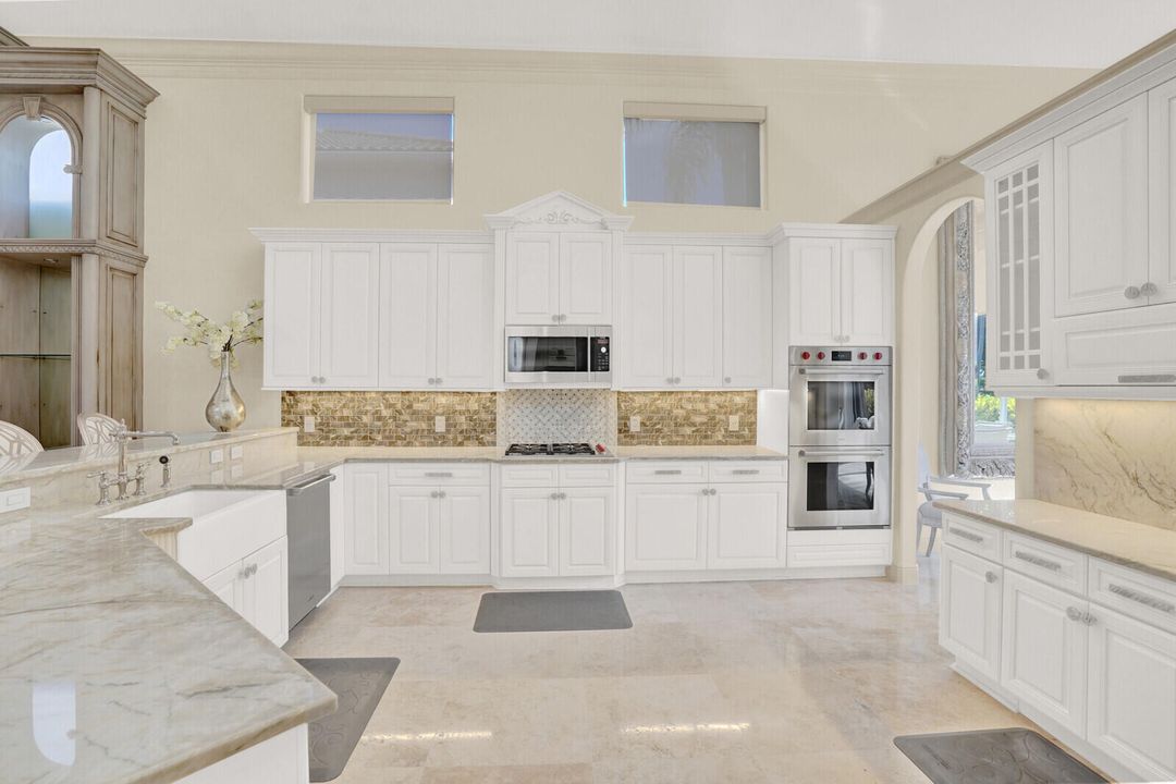 For Sale: $2,150,000 (5 beds, 4 baths, 4062 Square Feet)