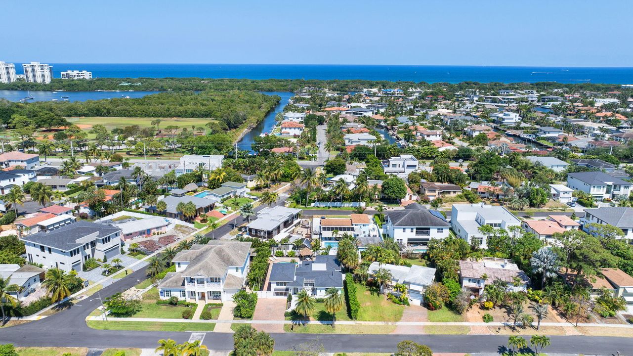 En Venta: $2,100,000 (5 camas, 3 baños, 2454 Pies cuadrados)