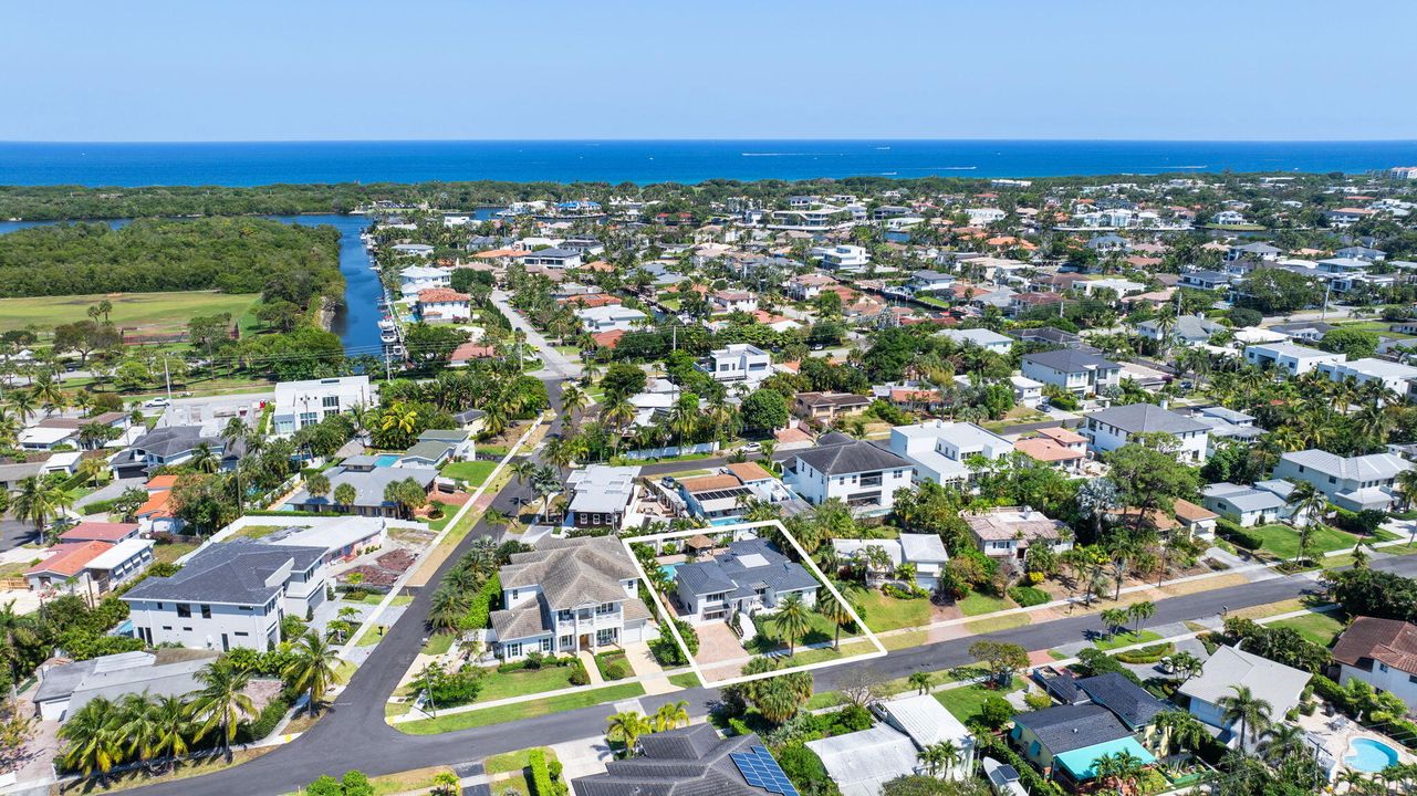 En Venta: $2,100,000 (5 camas, 3 baños, 2454 Pies cuadrados)