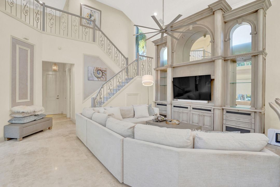 For Sale: $2,150,000 (5 beds, 4 baths, 4062 Square Feet)